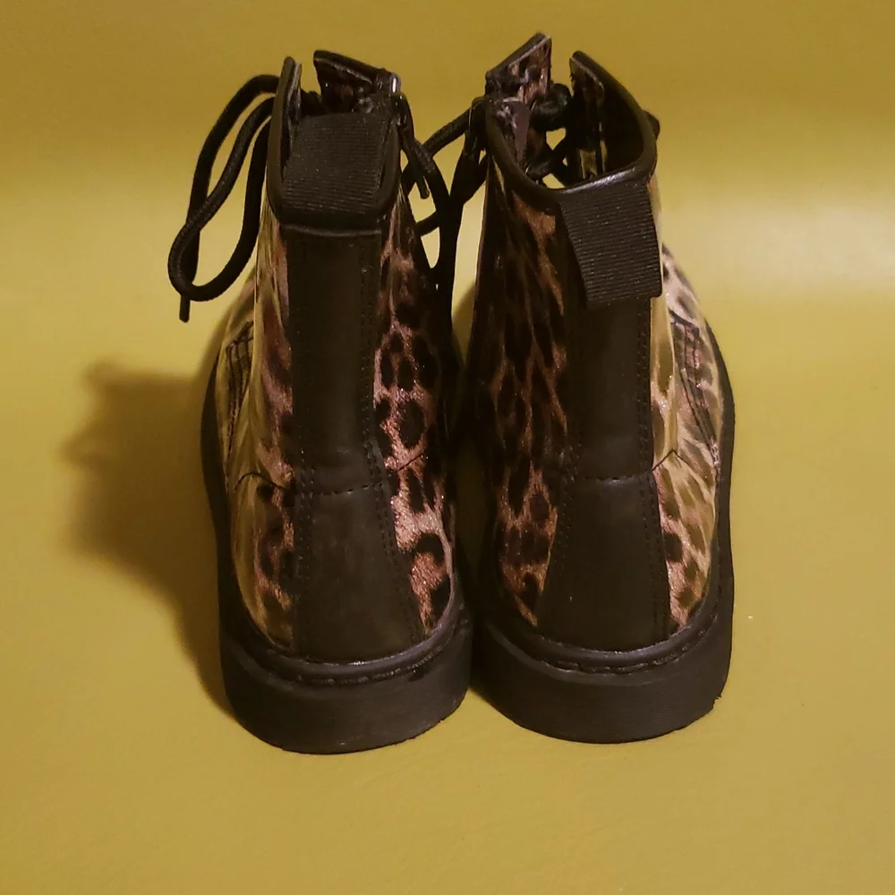 Steve Madden leopard Lace-up/Zipper Combat boots